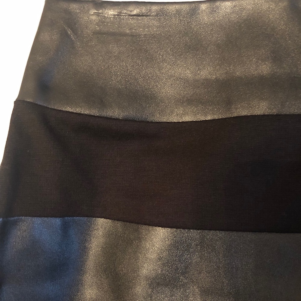 Black pleather skirt - Picture 4 of 5